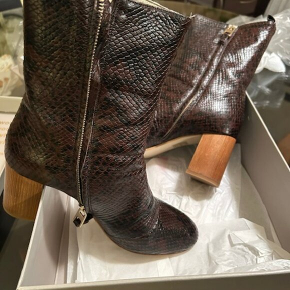 Anne Klein AKSMITH Brown Boots, size 8.5 - Picture 3 of 9